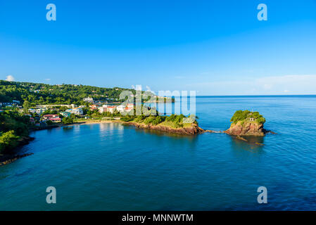 Costa Tropicale sull'isola caraibica di Santa Lucia. Si tratta di una destinazione paradiso con una spiaggia di sabbia bianca e mare turquoiuse. Foto Stock