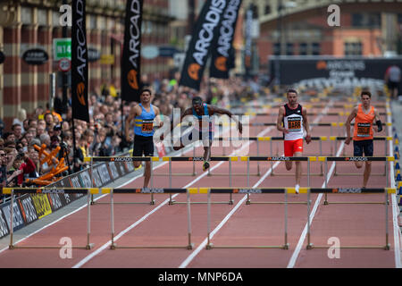 Deansgate, Manchester, Regno Unito. 18 Maggio, 2018. La Arcadis grande CityGames, Manchester; Bershawn Jackson vince la mens 200m ostacoli Credito: Azione Sport Plus/Alamy Live News Foto Stock