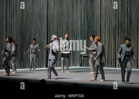 MINNEAPOLIS, MN 17 Maggio: David Byrne esegue il suo 'American Utopia' tour al Orpheum Theatre, 17 maggio 2018 a Minneapolis, Minnesota. Credito: Tony Nelson /MediaPunch Foto Stock