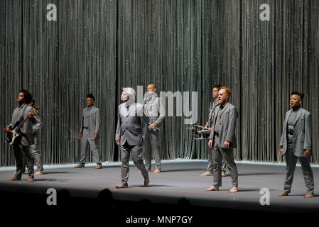 MINNEAPOLIS, MN 17 Maggio: David Byrne esegue il suo 'American Utopia' tour al Orpheum Theatre, 17 maggio 2018 a Minneapolis, Minnesota. Credito: Tony Nelson /MediaPunch Foto Stock