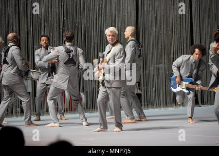 MINNEAPOLIS, MN 17 Maggio: David Byrne esegue il suo 'American Utopia' tour al Orpheum Theatre, 17 maggio 2018 a Minneapolis, Minnesota. Credito: Tony Nelson /MediaPunch Foto Stock