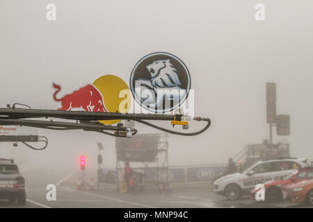 Winton SuperSprint , Winton, Victoria ,l'Australia il 19 maggio 2018. Foggy Pit Lane ha ritardato l'inizio dei giorni di azione. Credito: Brett keating/Alamy Live News Foto Stock