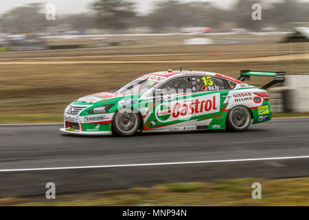 Winton SuperSprint , Winton, Victoria ,l'Australia il 19 maggio 2018. No.15 Rick Kelly racing per la Nissan Motorsport alla guida della sua Nissan Altima L33 durante la pratica di tre. Credito: Brett keating/Alamy Live News Foto Stock