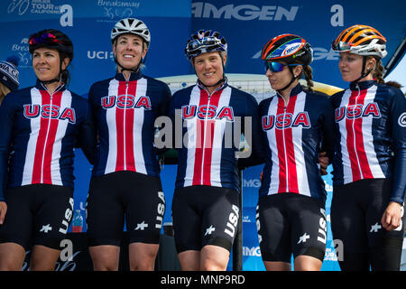 South Lake Tahoe, California, Stati Uniti d'America. 18 Maggio, 2018. Venerdì, 18 Maggio 2018.USA Cycling Team (USA) team è introdotta prima della fase 2 di Amgen tour della California Le donne di gara abilitata con SRAM, che inizia e termina nei pressi di Heavenly Ski Resort in South Lake Tahoe, California.bib, nome, NAT.21, GUARNIER, USA.22, betulla, USA.23, Compton, USA.24, SCHNEIDER, USA.25, SCHNEIDER, USA.26, WHEELER, USA Credito: Tracy Barbutes/ZUMA filo/Alamy Live News Foto Stock