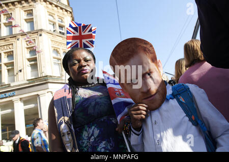 Windsor, Regno Unito. Il 20 maggio 2018. Emmanuel e Shaneska AG ahaed il Royal Wedding del principe Harry e Meghan Markle in Windsor. Credit: Jack Abuin/ZUMA filo/Alamy Live News Foto Stock