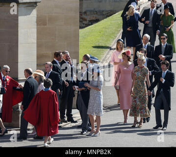 Windsor, Regno Unito, 19 maggio 2018. Gli ospiti arrivano presso la Cappella di San Giorgio. Nel Castello di Windsor per il royal wedding del principe Harry e la sua sposa Meghan Markle in Windsor, Gran Bretagna, il 19 maggio 2018. Credito: Han Yan/Xinhua/Alamy Live News Foto Stock