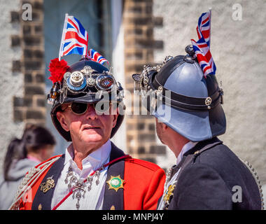 Filey, Regno Unito. 19 Maggio, 2018. Molti costumi incorporare Unione Jack progetta durante la seconda annua Filey Steampunk weekend come un cenno del capo verso il Royal Wedding. La ventola steampunk weekend ha restituito per un secondo anno e sta attirando Steampunk di appassionati provenienti da tutto il Regno Unito. Foto Fotografia Bailey-Cooper/Alamy Live News Foto Stock