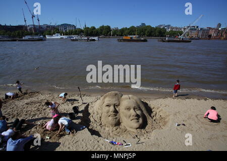 Londra, UK, 19 maggio 2018 Londra Regno Unito la gente celebra il Royal Wedding di Londra UK Credit: Emin Ozkan/Alamy Live News Foto Stock