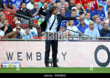 Londra, UK, 19 maggio 2018. Chelsea Manager Antonio Conte gesti durante la finale di FA Cup match tra Chelsea e Manchester United a Wembley Stadium il 19 maggio 2018 a Londra, Inghilterra. (Foto di Paolo Chesterton/phcimages.com) Credit: Immagini di PHC/Alamy Live News Credit: Immagini di PHC/Alamy Live News Foto Stock