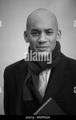 Londra - Feb 11, 2018: ( Immagine Altered digitalmente a monocromatica ) Chuka Umuna MP visto alla BBC Broadcasting House di Londra Foto Stock