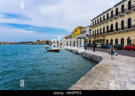 Vista pittoresca della città e del porto di Gythio nel Peloponneso Grecia Foto Stock
