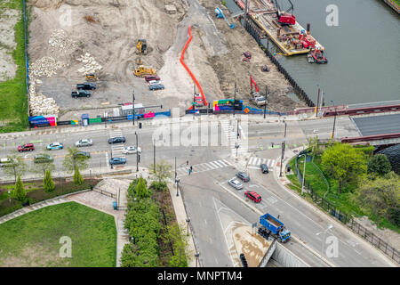 Vista aerea dell'intersezione di Wacker e Harrison nei pressi del fiume Chicago durante la costruzione di Riverline condos Foto Stock