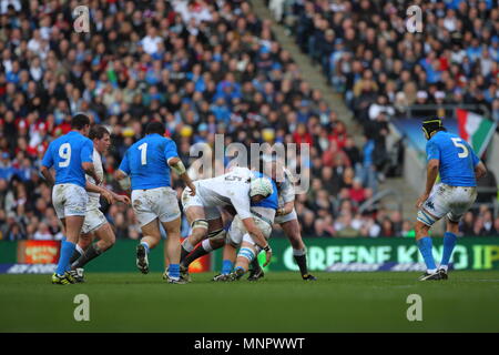Tom Palmer e Dan Cole di Inghilterra durante l'Inghilterra vs. Italia RBS 6 Nazioni Campionato Internazionale di Rugby 2011, giocato a Twickenham Stadium di Londra, Inghilterra, Regno Unito Foto Stock