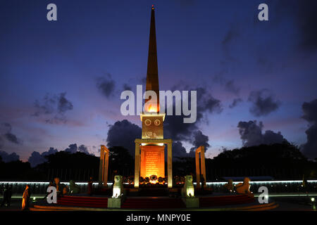 Lo Sri Lanka. 19 Maggio, 2018. Una foto di una vittoria monumento a Colombo, Sri Lanka per il soldato caduto morto nel conflitto decennale contro le Tigri Tamil, durante una cerimonia commemorativa segnando il nono anniversario della fine delle isole separatista Tamil, guerra nella capitale Colombo il 19 maggio 2018 Credit: Lahiru Harshana/Pacific Press/Alamy Live News Foto Stock