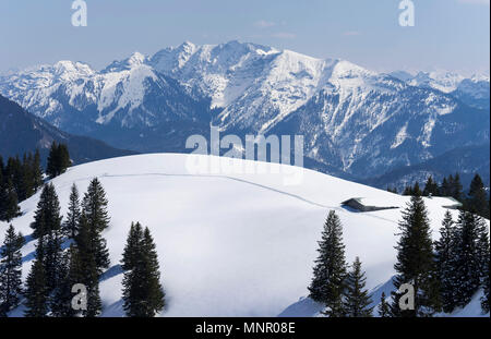 Vista di Hinteres Sonnwendjoch, vicino a Kufstein, Tirolo, Austria, visto da Wallberg, Alta Baviera, Baviera, Germania Foto Stock