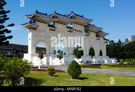 Cancello principale del national Chiang Kai-shek Memorial Hall di Taipei Taiwan Foto Stock