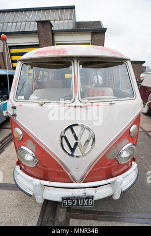 Vintage, retro Volkswagen VW Transorters Foto Stock