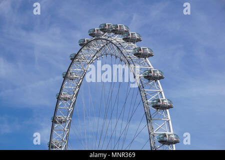 LONDON, Regno Unito - 6 maggio: dettaglio del London Eye il 6 maggio 2011 a Londra, Regno Unito. Il London Eye è il più alto ruota panoramica Ferris in Europa a 135 metri Foto Stock