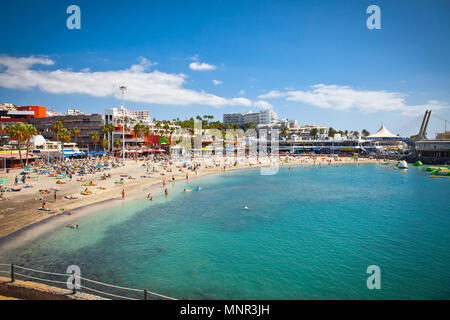 Bellissima spiaggia di inviare in Costa Adeje Playa de las Americas a Tenerife, Spagna. Foto Stock