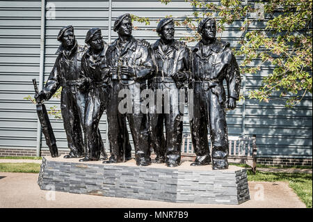 Equipaggio serbatoio memorial statue Bovington Camp Tank Museum Foto Stock