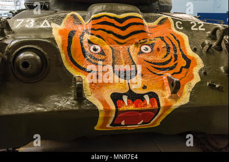 Durante la Seconda guerra mondiale insegna su un americano Sherman serbatoio a Bovington Camp Tank Museum Foto Stock