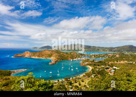 Vista del porto di Inglese in Antigua da Shirley Heights Foto Stock