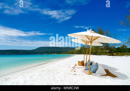 Foto orizzontale di bella sabbia bianca spiaggia esotica su Koh Rong isola in Cambogia Foto Stock