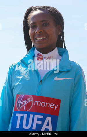 Photocall con donne Elite in esecuzione in questo anno la Vergine denaro maratona di Londra con: Tigist tufo dove: Londra, Regno Unito quando: 18 Apr 2018 Credit: Dinendra Haria/WENN Foto Stock