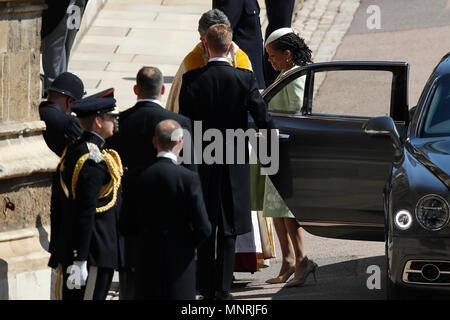 Ragland Doria, Melissa Markle della madre, arriva in corrispondenza alla cappella di San Giorgio al Castello di Windsor per le nozze della figlia al principe Harry. Foto Stock