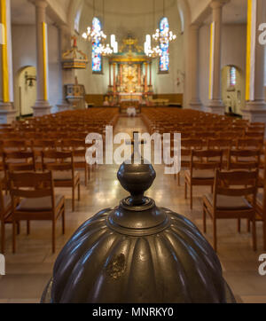 Interno della chiesa di Notre Dame, Wiltz, Lussemburgo Foto Stock