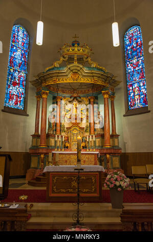 Interno della chiesa di Notre Dame, Wiltz, Lussemburgo Foto Stock