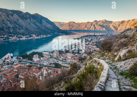 Vista panoramica della Baia di Kotor in Montenegro Foto Stock