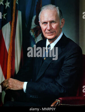 Verne Orr, era il XIV Segretario della Air Force ed era in carica dal febbraio 9, 1981 a nov. 30, 1985. La Verne Orr award è stato istituito in onore dell'ex segretario dalla Air Force Association per riconoscere una unità mission-oriented successi e un uso efficace delle risorse umane. Foto Stock