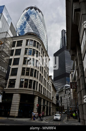 30 St Mary Axe (informalmente conosciuta come il Gherkin) - Londra Foto Stock