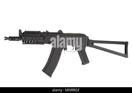 Kalashnikov AK47 shorty con aggiornamento moderno isolato su bianco Foto Stock