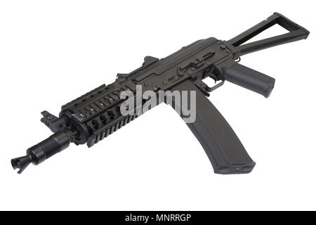 Kalashnikov AK47 shorty con aggiornamento moderno isolato su bianco Foto Stock