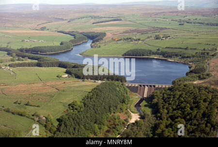 Vista aerea del lago artificiale di Thruscross vicino a Harrogate, North Yorkshire, Regno Unito Foto Stock