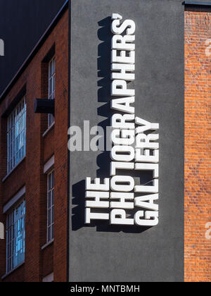 La Photographers Gallery di Londra in Ramillies Street nel centro di Londra, Regno Unito. Fondata nel 1971, si sono spostati in questo edificio convertito in 2012. Foto Stock