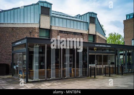 Signora Mitchell Hall, un grande auditorium sul sito Sidgwick, Università di Cambridge, aperto 1968, contiene 500 persone. Il Grade ii Listed. Foto Stock