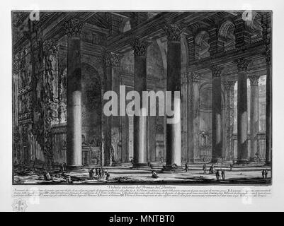 Italiano: Veduta giornat del Pronao del Panteon. Sostenuto da sedici colonne di granito ogn' una di esse di un sol pezzo, grosse di diametro palmi 6.6. alte plmi 63,8. A Pilastri, architravi e stipiti della porta composti di gran macigni di marmo greco. B Lacunarj di legname, anticamente di bronzo tolti via da Urbano VIII e fatti rifondere per formare la confessione di san Pietro in Vaticano. C Nicchioni colomba erano co-locare le statua di Augusto e di Agrippa, quali erano incrostati di marmo egizio. D Parieti da colomba furono levate le lastre di granito al tempo di Benedetto XIV. l' anno 1757. p Foto Stock
