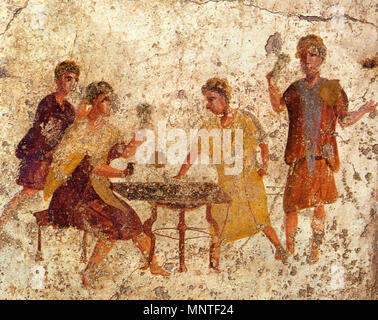 . Inglese: i giocatori di dadi. Affresco romano da Osteria della via di Mercurio (VI 10,1.19, sala b) a Pompei. Deutsch: Würfelspieler. Römisches Fresko aus dem Hinterzimmer der Osteria della via di Mercurio (VI 10,1.19, Raum b) a Pompei. Il 15 marzo 2009. WolfgangRieger 1012 Pompei - Osteria della via di Mercurio - Dadi giocatori Foto Stock