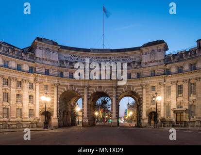 Admiralty Arch di notte, Londra, Inghilterra, Regno Unito Foto Stock