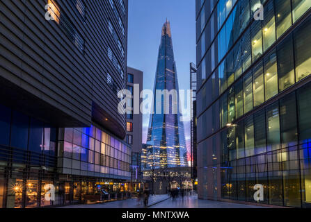 Il grattacielo Shard e uffici moderni blocchi, Southwark, Londra, Inghilterra, Regno Unito Foto Stock