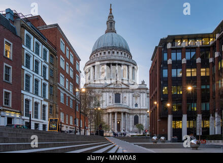 St Pauls Cathedral dal sermone Lane, London, England, Regno Unito Foto Stock