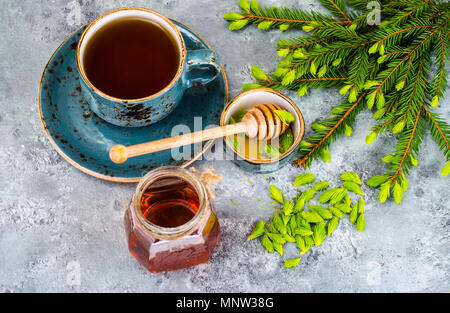 Il miele, marmellata da verde abete rosso di germogli. Foto Studio Foto Stock