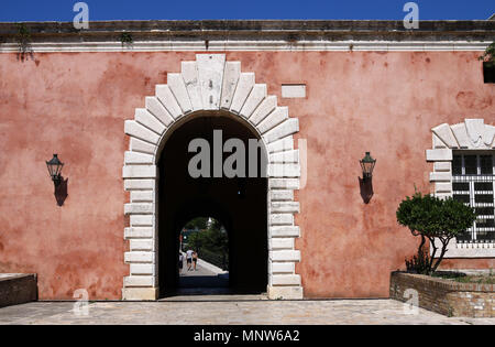 Vecchia Fortezza di Corfù ingresso stagione estiva Foto Stock