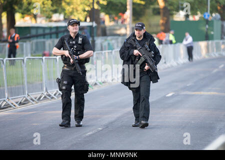 Sicurezza di polizia presso il Royal Wedding del principe Harry e Meghan Markle. Foto Stock