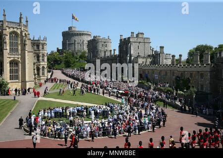 (180519) -- WINDSOR, mayo 19, 2018 (Xinhua) -- Vista del Castillo de Windsor duranti la celebraciÃ³n de la boda real del prÃ-ncipe Enrique y Meghan Markle, en Windsor, Reino Unido, el 19 de mayo de 2018. Cordon premere Foto Stock