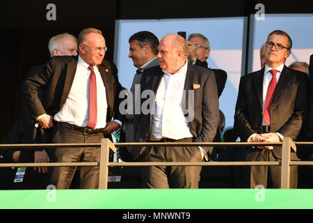 V.li:Karl Heinz RUMMENIGGE, Gestione (Presidente), Uli Hoeness (Honess, Presidente FC Bayern Monaco di Baviera), Jan Christian DREESEN (Managing Director FCB) presso la tribuna, DFB Pokal finale, FC Bayern Monaco di Baviera (M) - Eintracht Francoforte (F) 1-3, allo Stadio Olimpico di Berlino su 19.05.2018 | Utilizzo di tutto il mondo Foto Stock