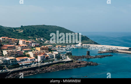 Vista della città di Castelsardo da old town, al di sopra della città Foto Stock